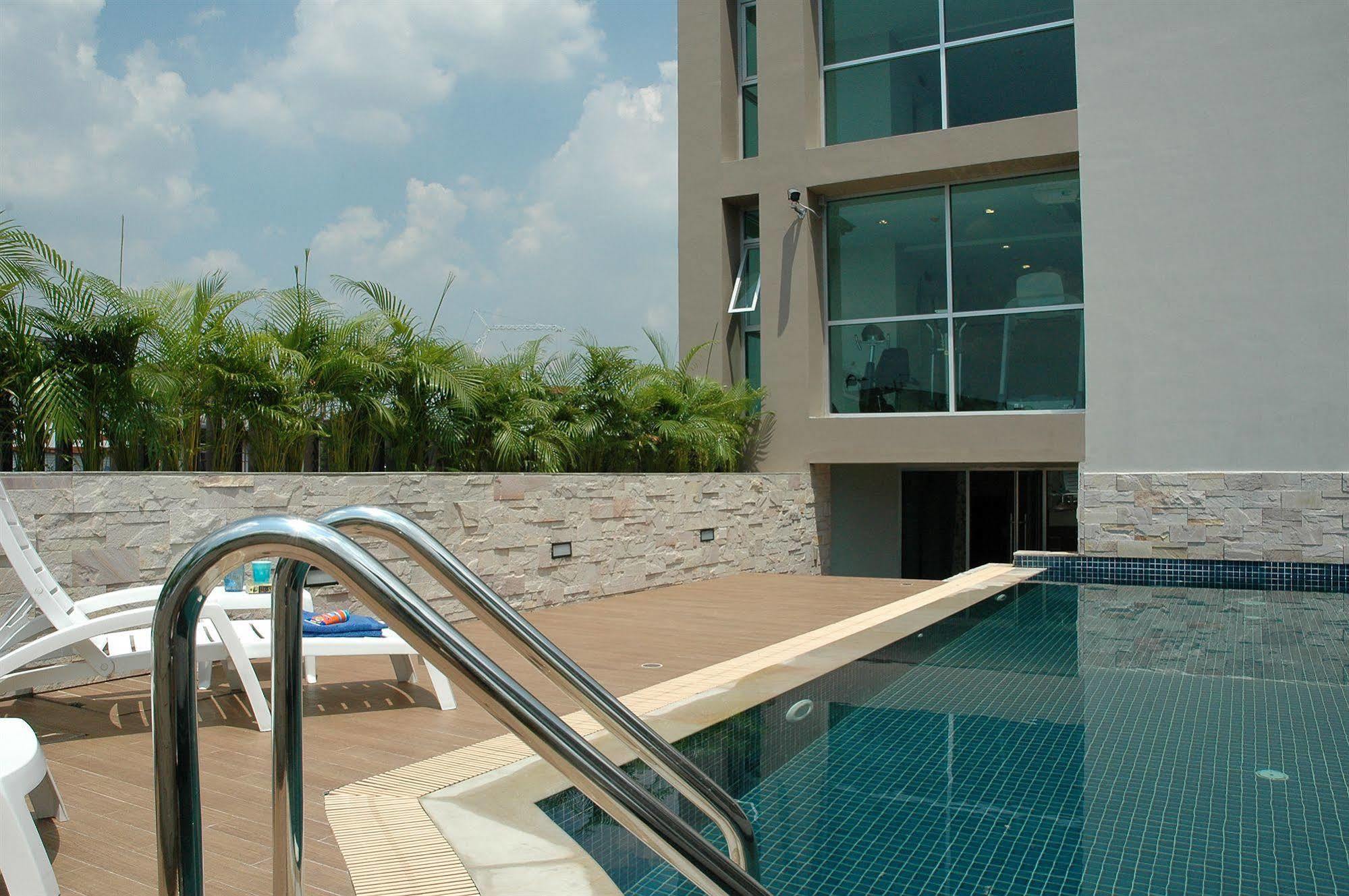 Bangkok Living Aparthotel Buitenkant foto